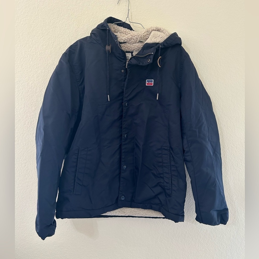 Levis Men’s Sherpa Lined Jacket Size Small Navy Blue WaterResistant Hooded Coach